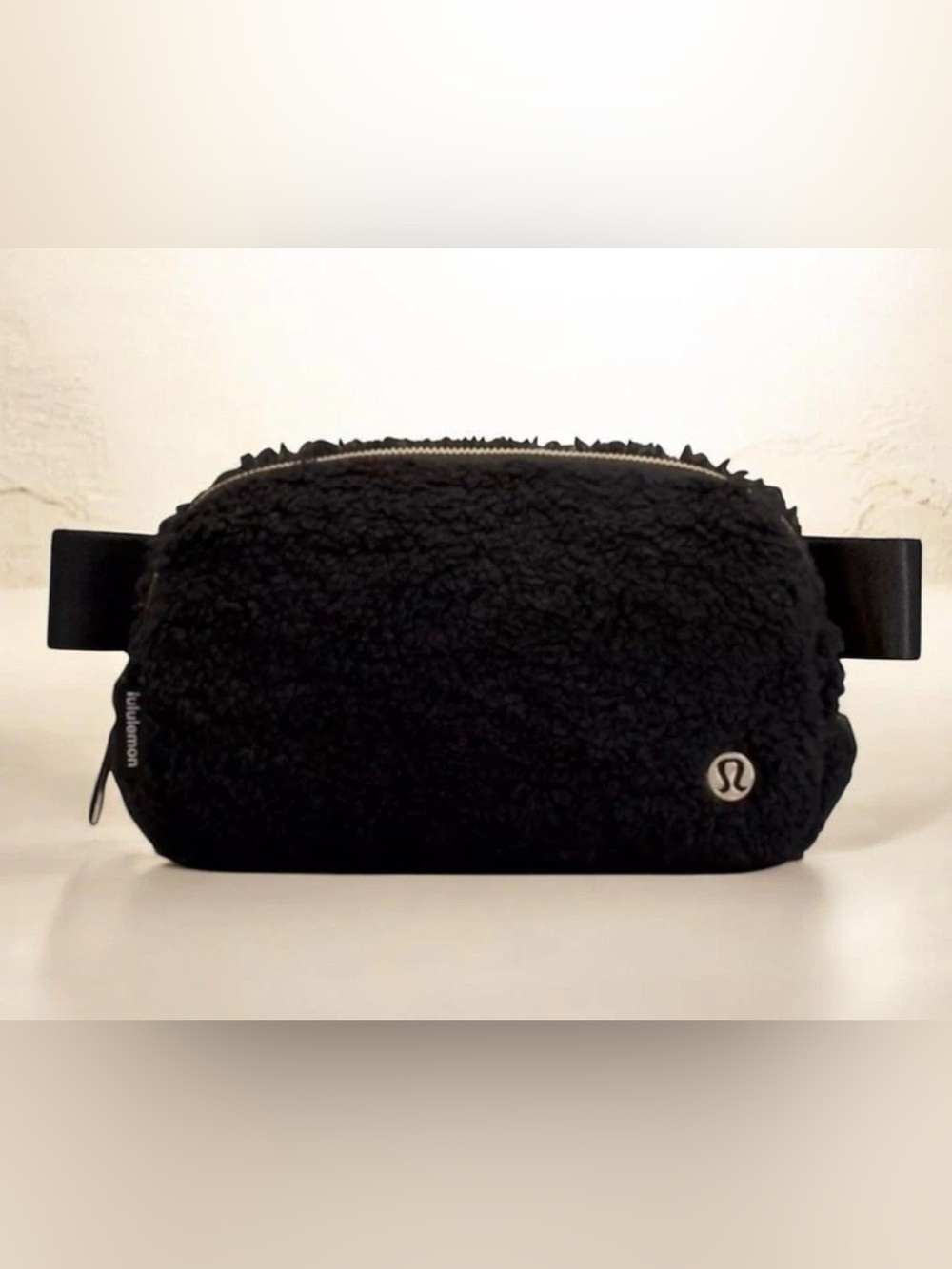 Lululemon Large Fleece Everywhere Belt Bag Black w/Gold Hardware Sherpa 2L 8”x6”